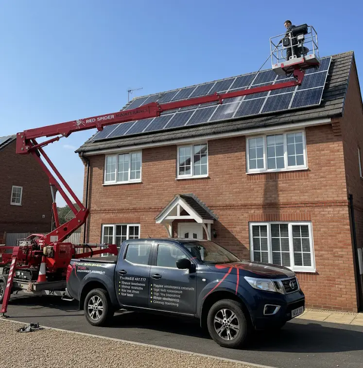 red-aspider-solar-panel-cleaning-img3